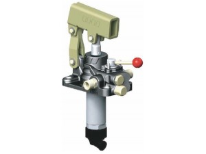 意大利OMFB公司PMI+VS系列雙作用液壓手動泵，排量12cc/25cc/45cc，壓力：350bar/300bar/270bar，帶二位四通手動換向閥和安全閥，操作雙作用液壓油缸。油箱安裝。